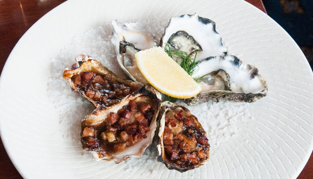 Oysters Kilpatrick and natural