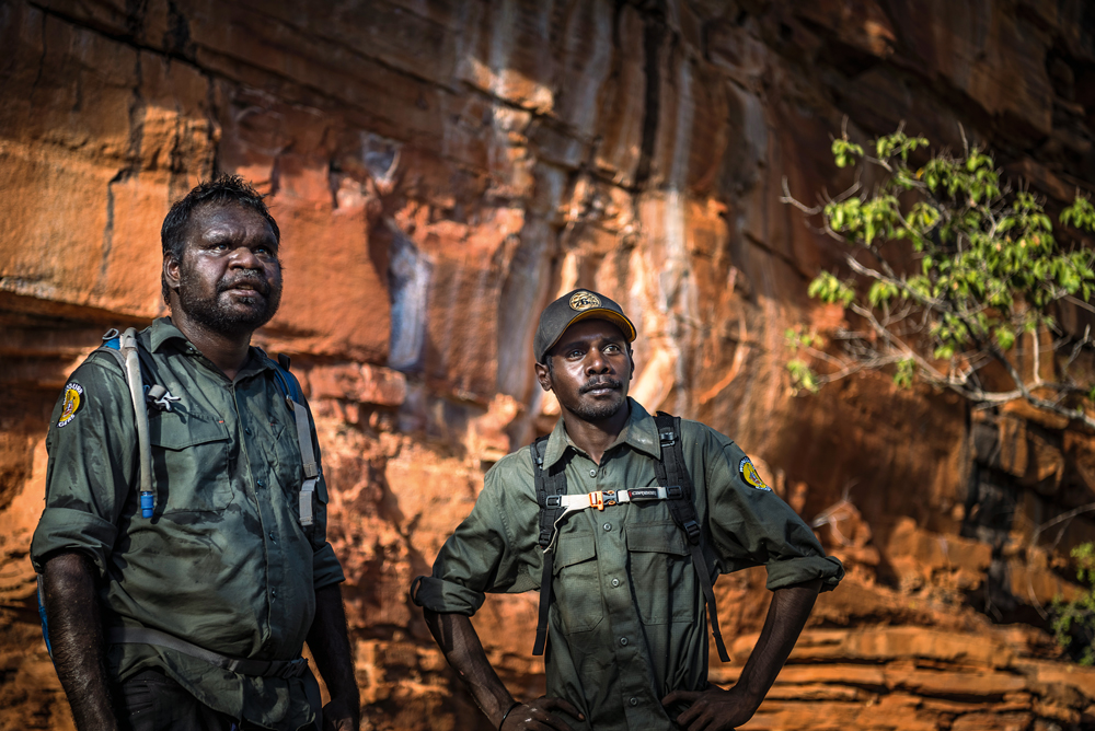 Wunggurr rangers Kane Nenowatt (left) and Dean Wungundin on the northern Kimberley plateau, WA. Photo by Annette Ruzicka. Nature OUTBACK #Issue 129.